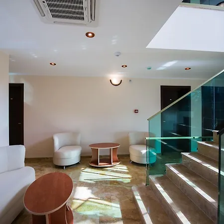 Sara Boutique - Laurette Due