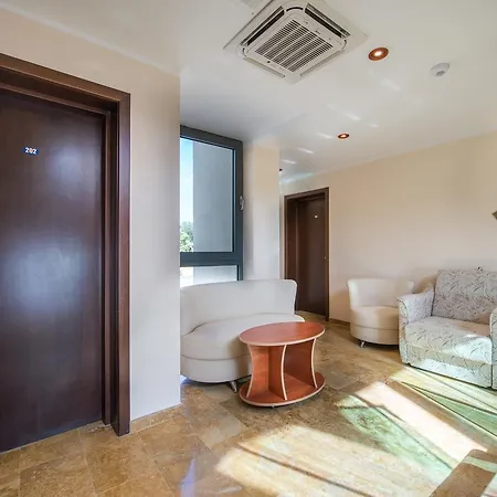 Sara Boutique - Laurette Due