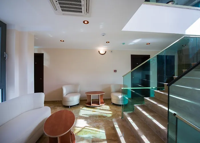 Sara Boutique - Laurette Due