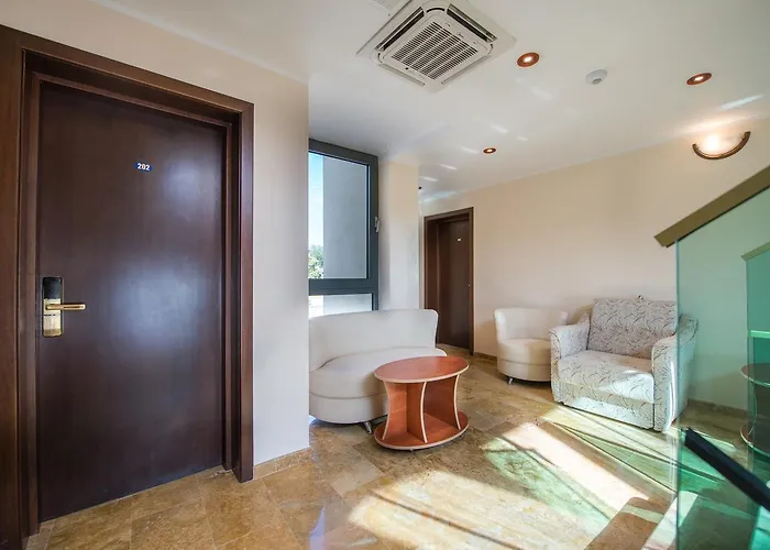 Sara Boutique - Laurette Due